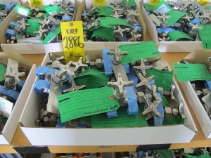 LOT (9) VALVES, MANIFOLD TYPE, 3/8" SIZE, 2485 LB/700 DEGREE F RATING, 316 SS MATERIAL, COMPRESSION CONNECTIONS, A182 SPECIFICATION, 4-WAY STYLE, HANDWHEEL OPERATOR. MARK 856. PART # 30023000 (W-51) LOADING & HANDLING FEE $5-